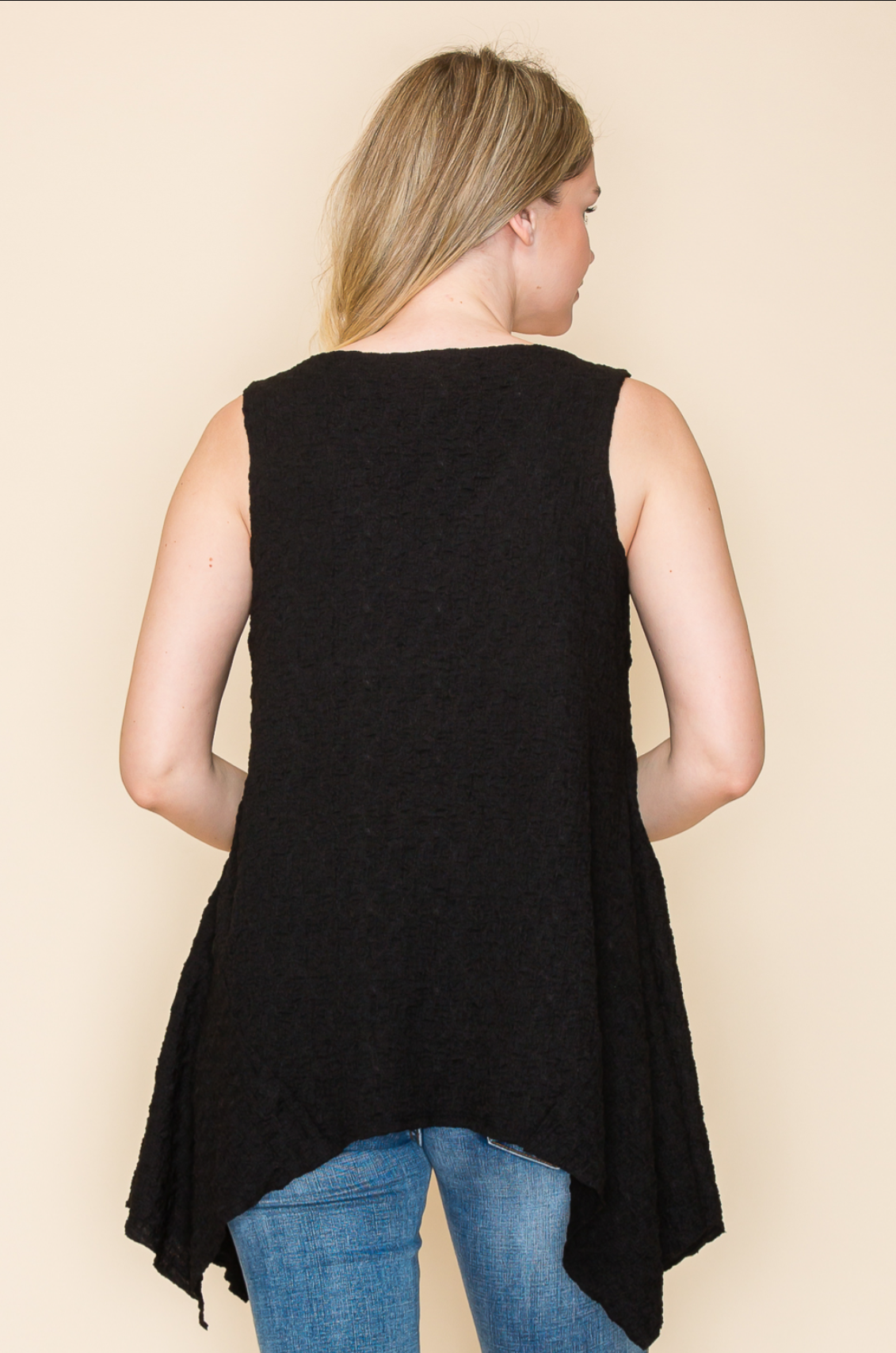 Shark Bite Tank with Stones