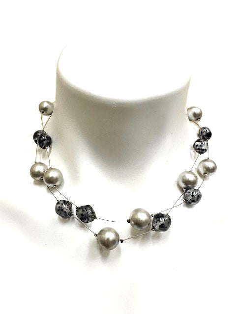 Short Necklace with Pearls and Beads