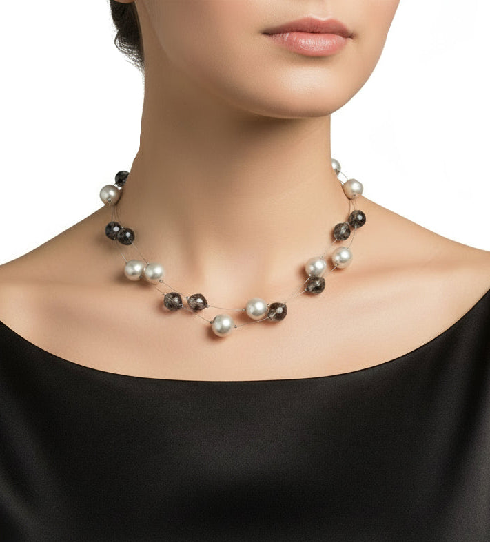 Short Necklace with Pearls and Beads