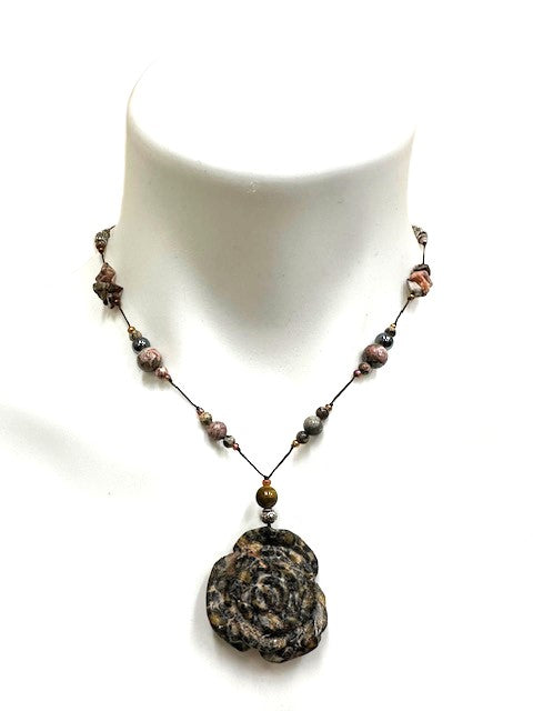 Short Necklace with Pendant