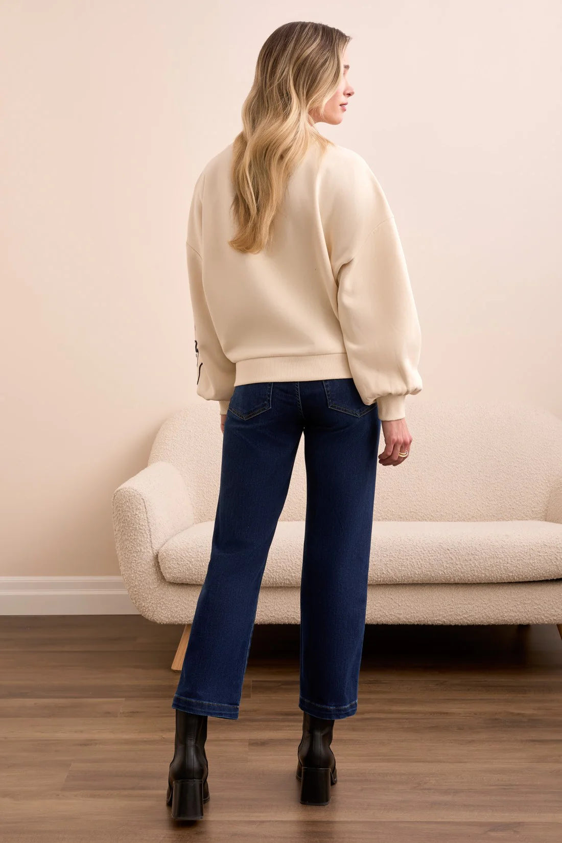 L/S Crewneck Top with Embroidery