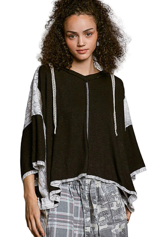 V-Neck S/S Hoodie Top with Lace Patch