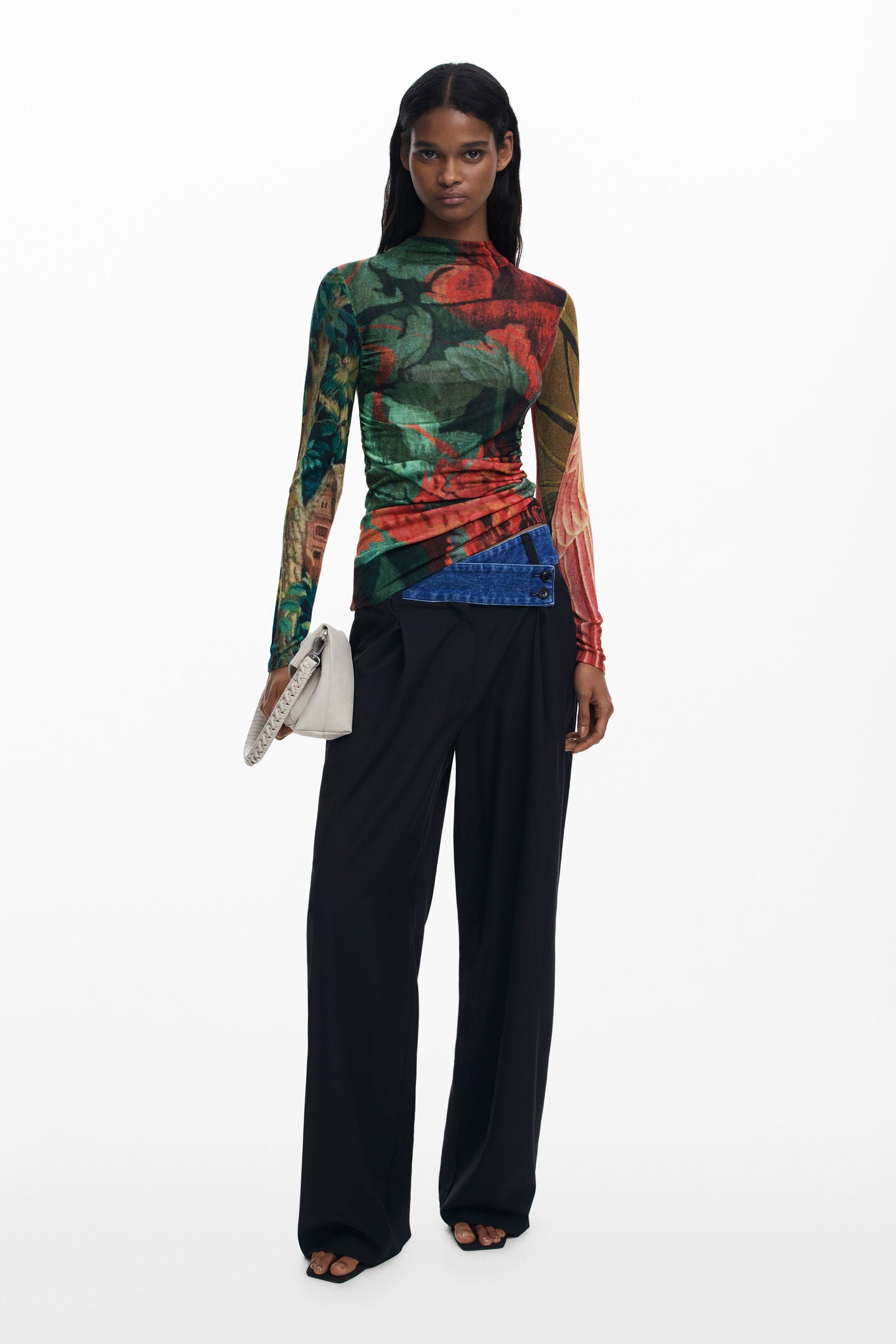 Fitted L/S Turtleneck Sweater with Tapestry Print