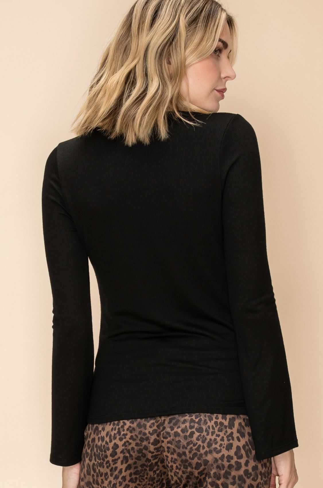 L/S Neck Lace Trim Top