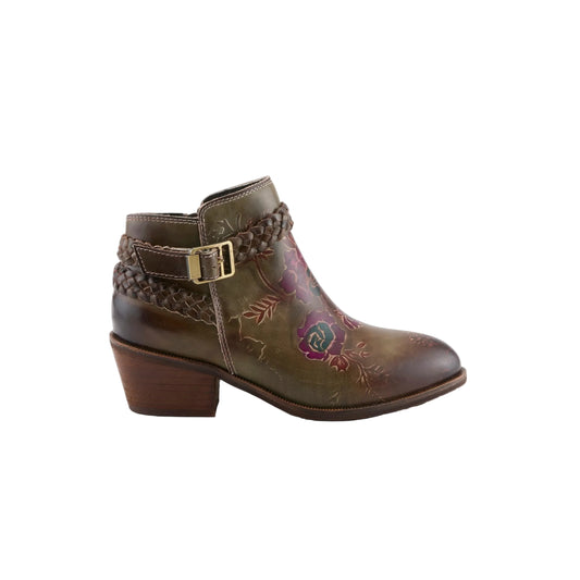 L’Artiste Across Boots