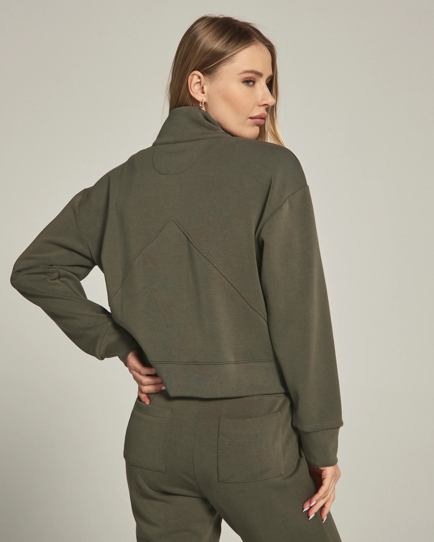 Rev Crop Quarter-Zip